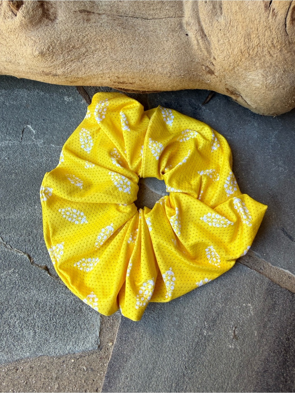 New๐Free People Moment--Yellow and White Scrunchie